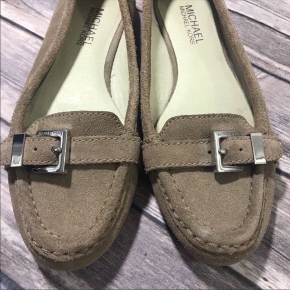 (Sold) Michael Kors Tan Flat Loafers Slip On’s 6M - Picture 3 of 6